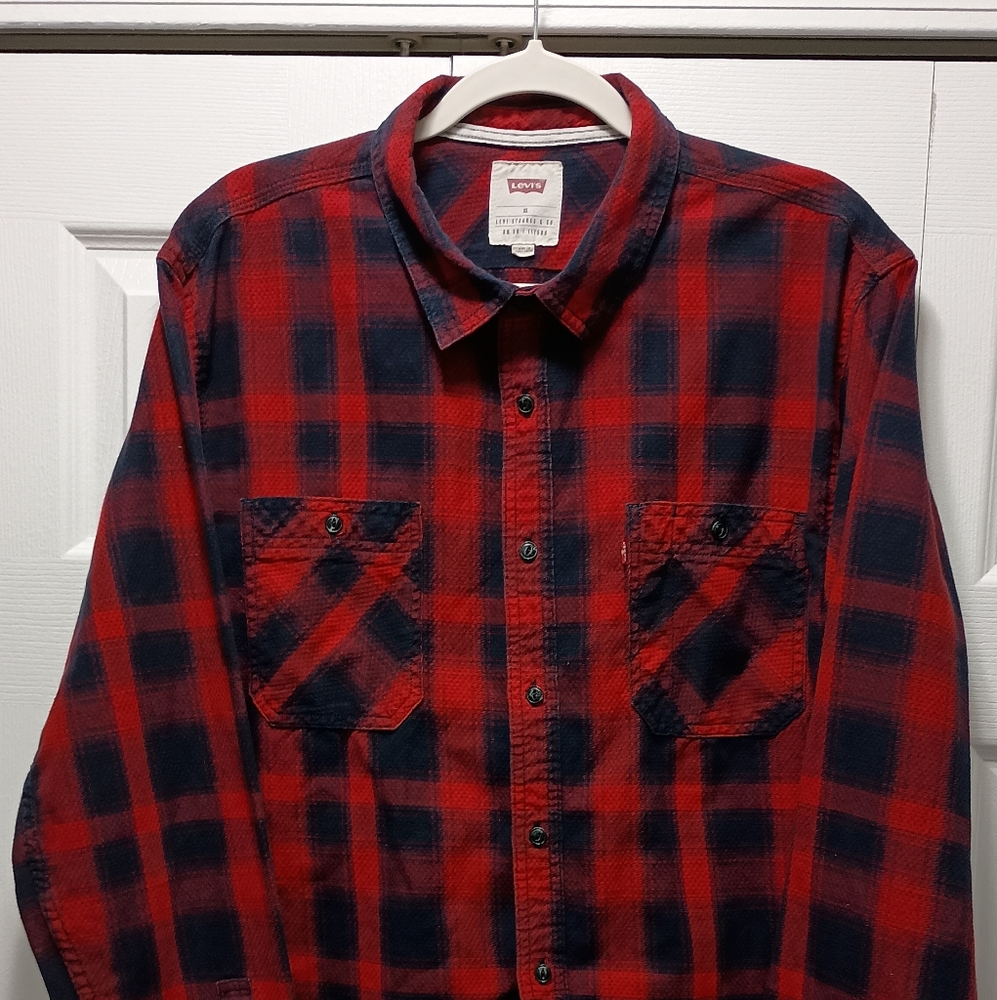 Levi’s Flannel Men's XL Red And Blue Button Down Cotton